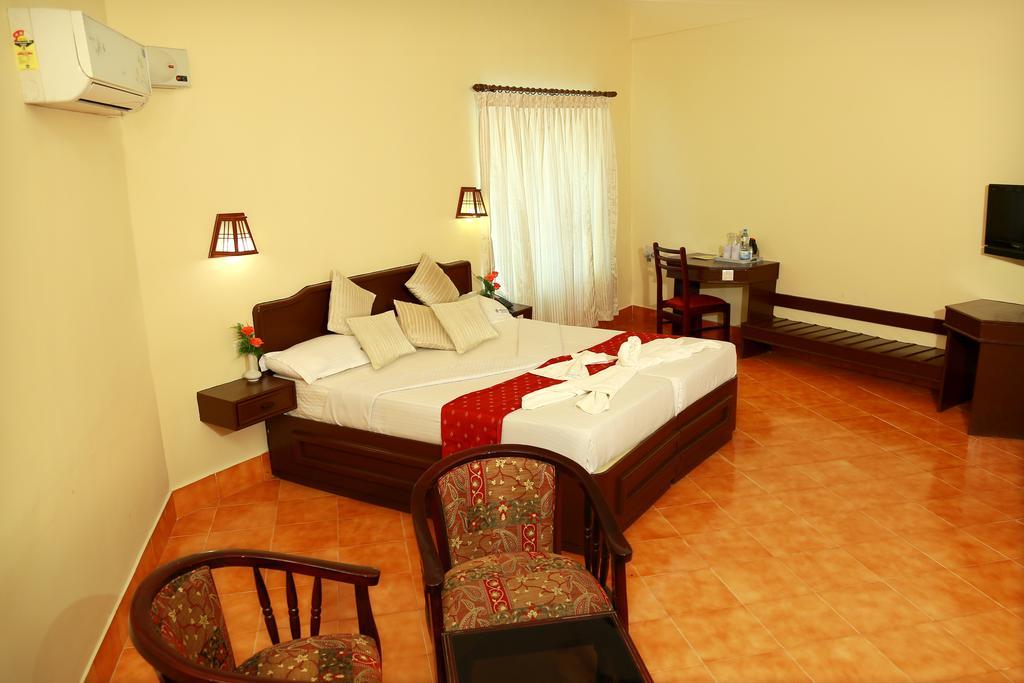 Michaels Inn Thekkady Exterior photo
