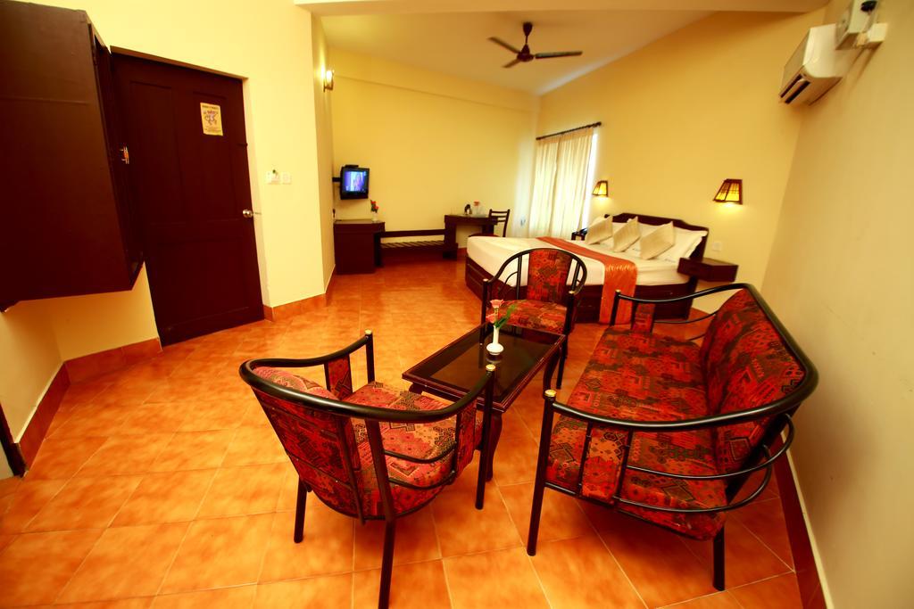Michaels Inn Thekkady Exterior photo